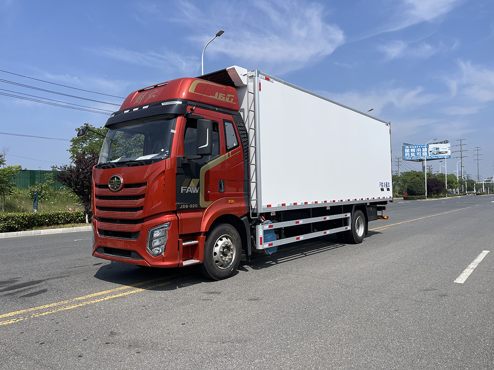 （厢长6.8M）解放J6G冷藏车