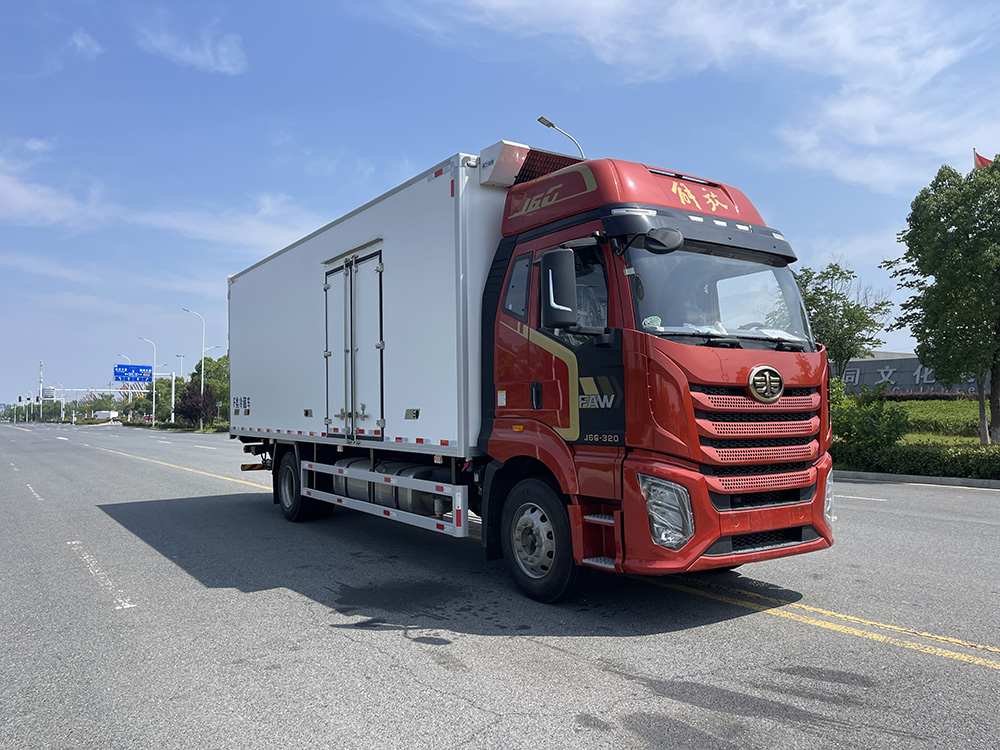 （厢长6.8M）解放J6G冷藏车