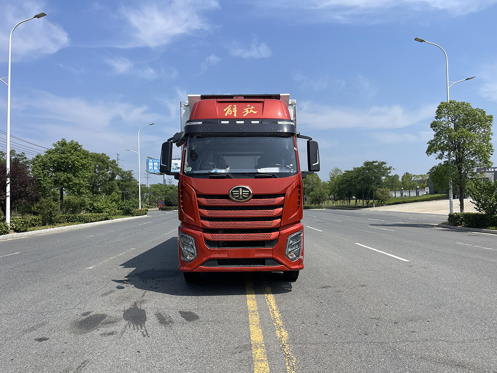 （厢长6.8M）解放J6G冷藏车