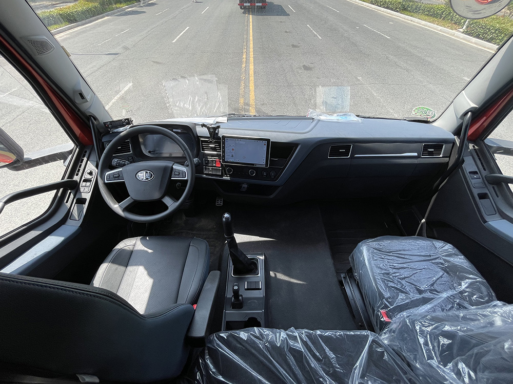 （厢长6.8M）解放J6G冷藏车