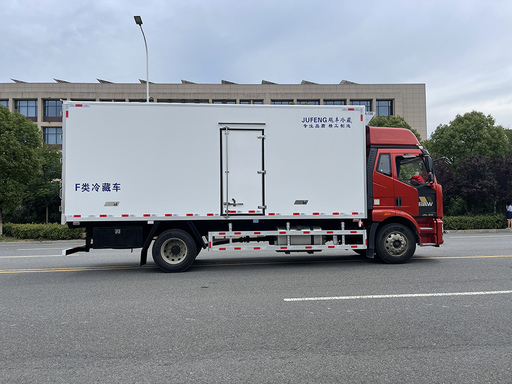 （厢长6.8M）解放J6L冷藏车