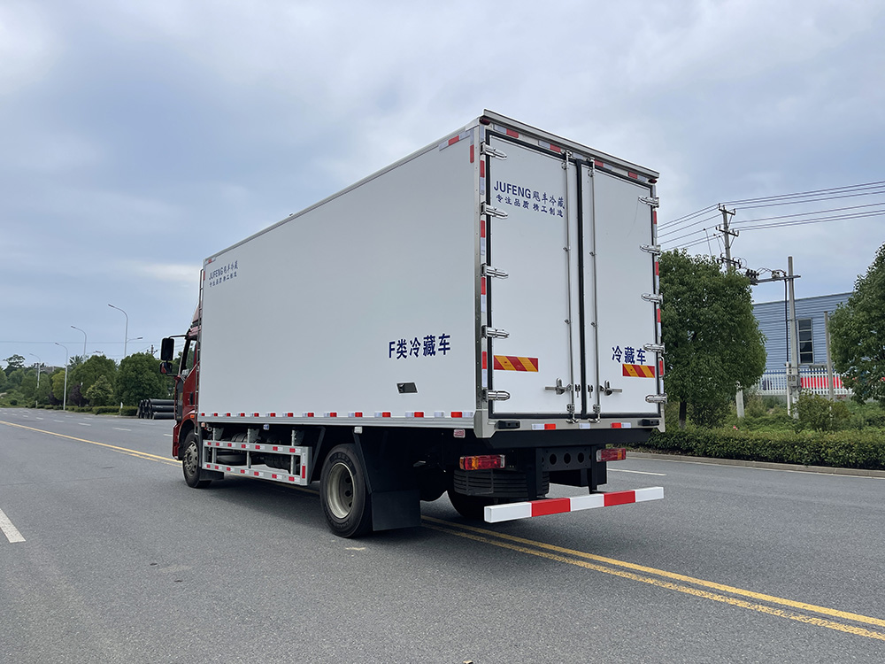 （厢长6.8M）解放J6L冷藏车