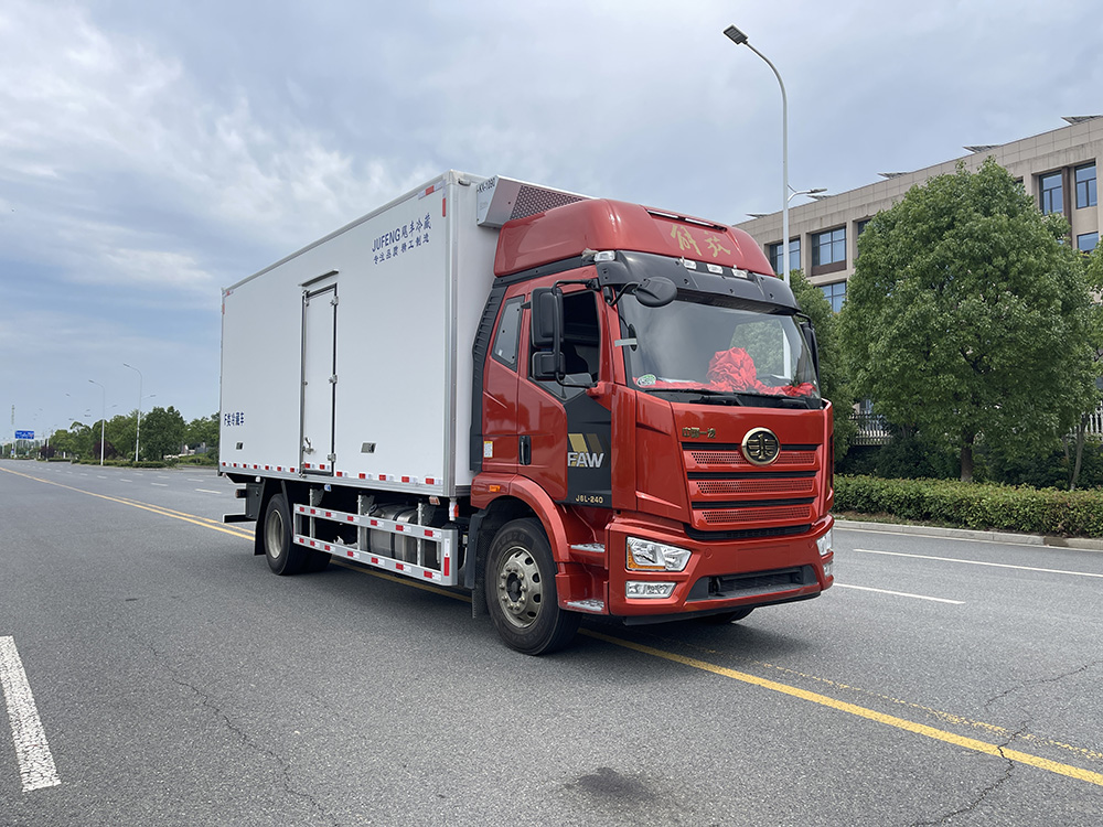 （厢长6.8M）解放J6L冷藏车
