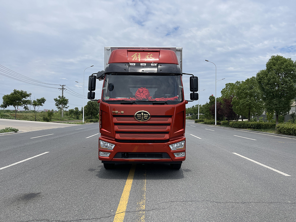 （厢长6.8M）解放J6L冷藏车