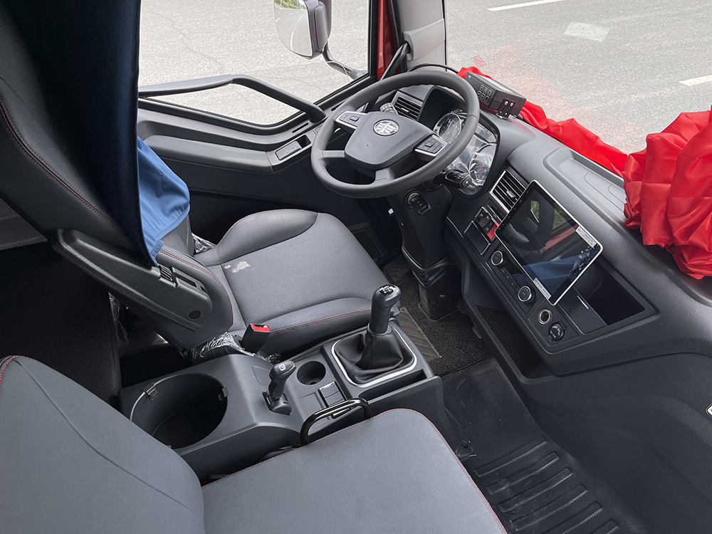 （厢长6.8M）解放J6L冷藏车