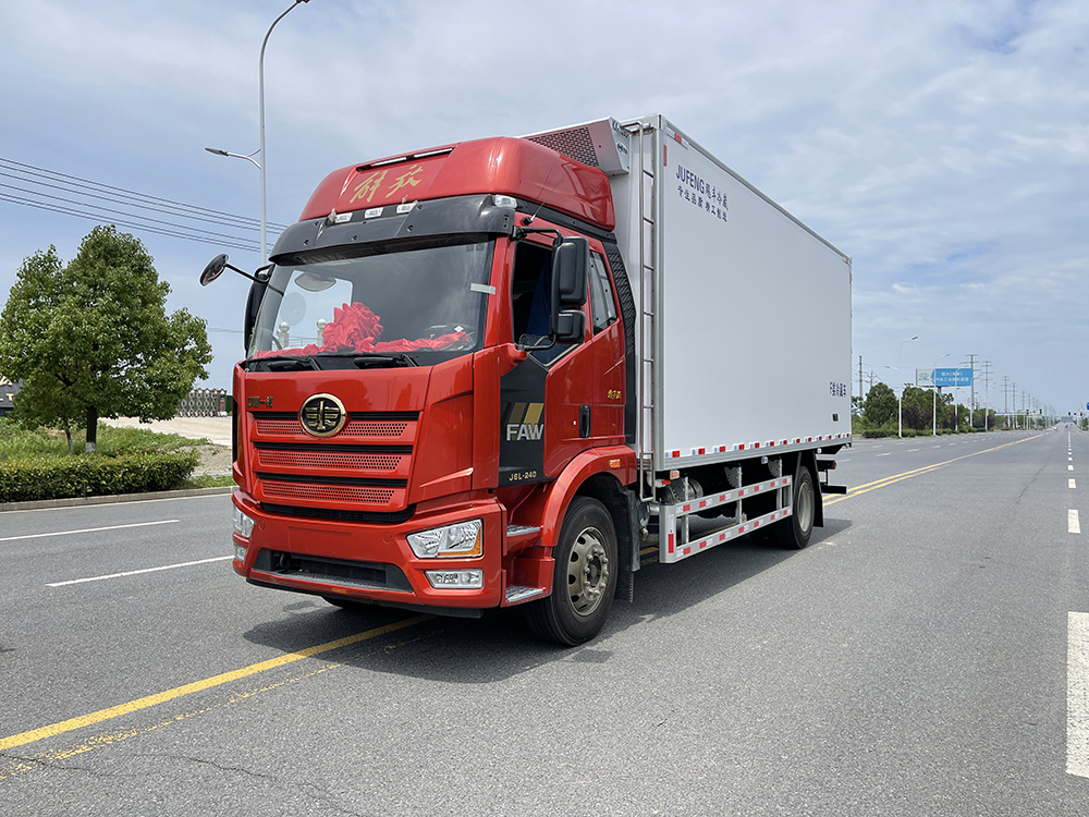 （厢长6.8M）解放J6L冷藏车