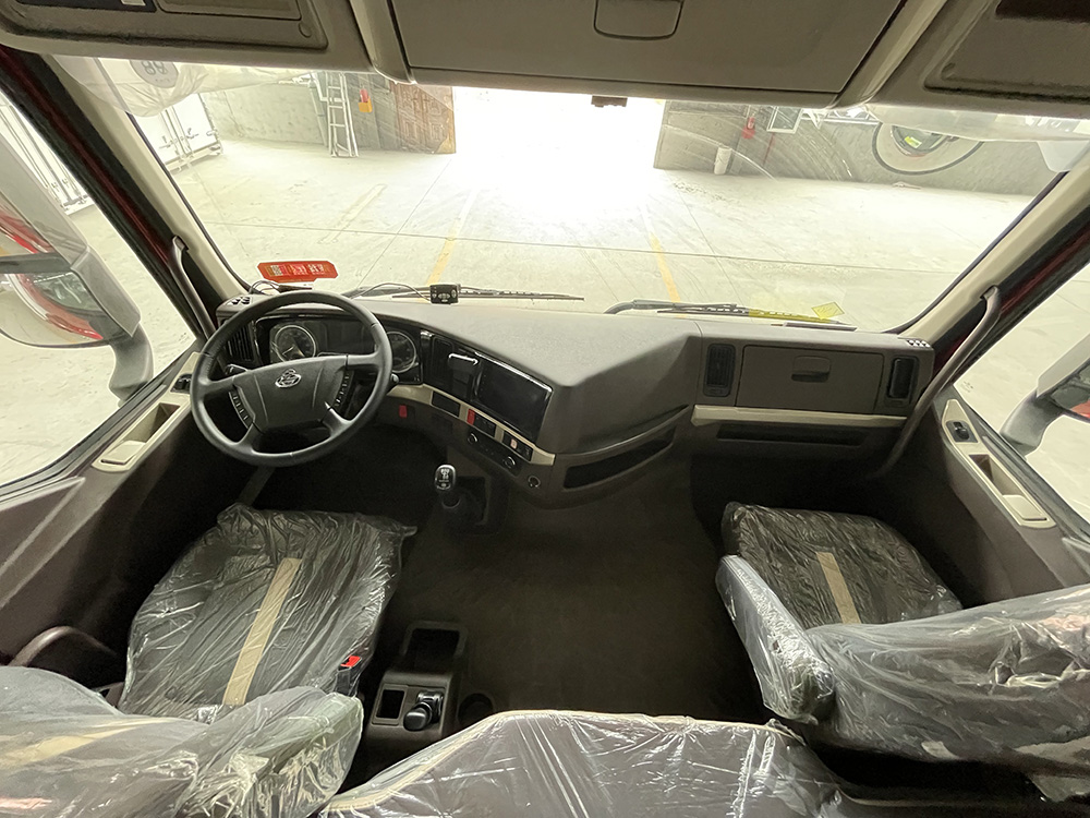 （厢长6.8M）柳汽乘龙天然气冷藏车