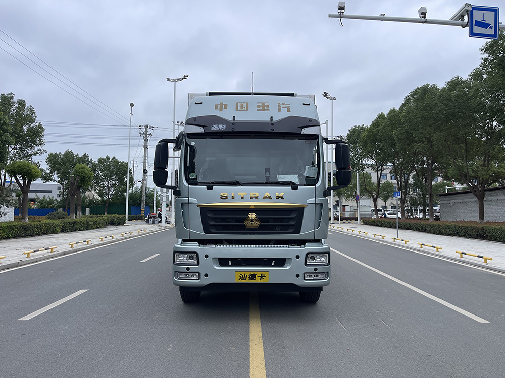 （厢长6.8M）重汽汕德卡G5S冷藏车