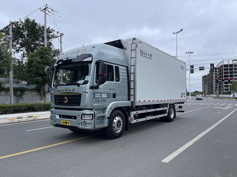 （厢长6.8M）重汽汕德卡G5S冷藏车