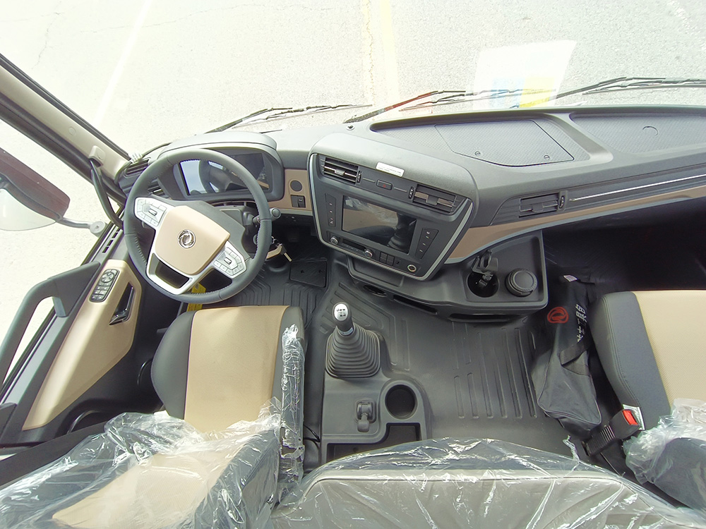 （厢长7.9M）东风天锦PLUS高顶双卧冷藏车