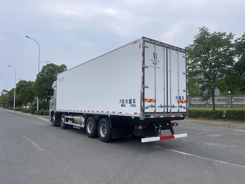 （厢长9.4M）福田欧曼EST天然气冷藏车
