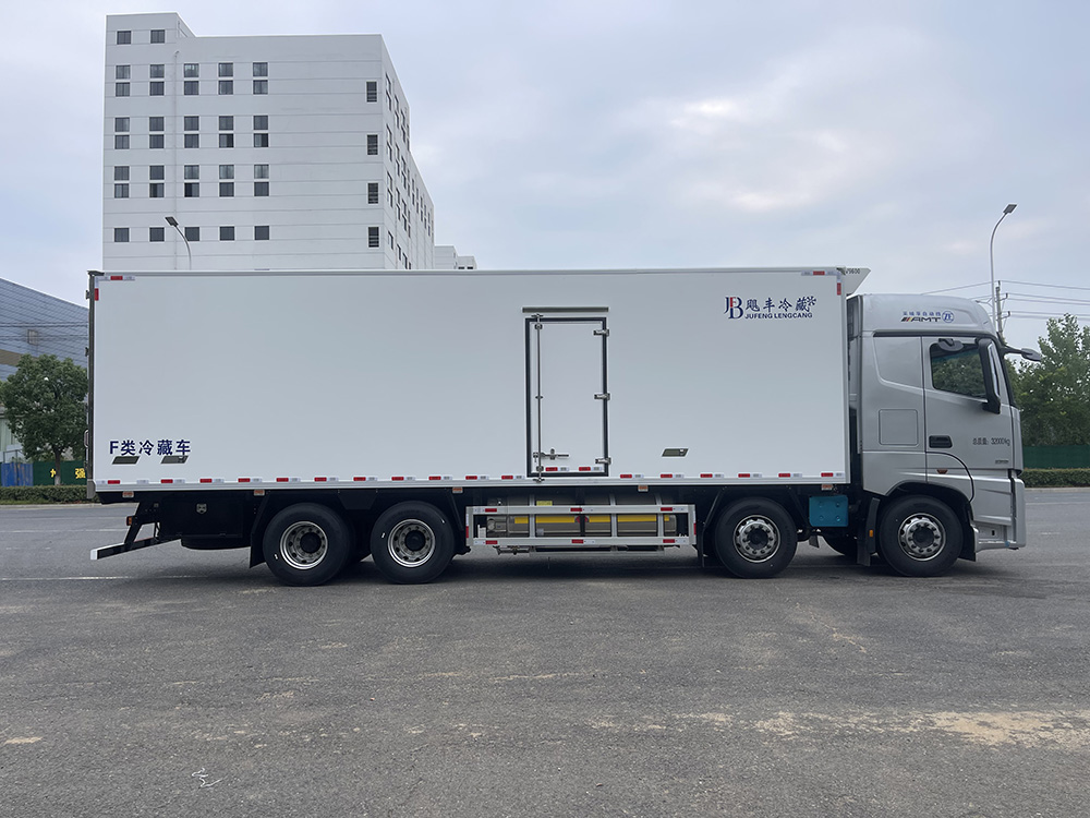 （厢长9.4M）福田欧曼EST天然气冷藏车