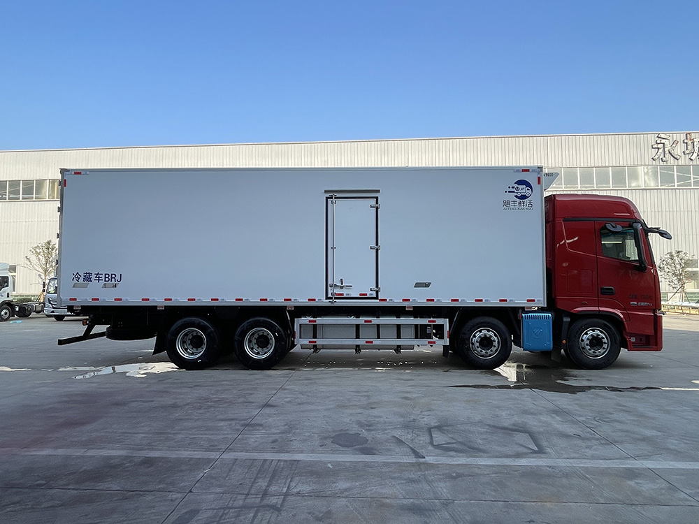 （厢长9.4M）福田欧曼GTL前四后八冷藏车