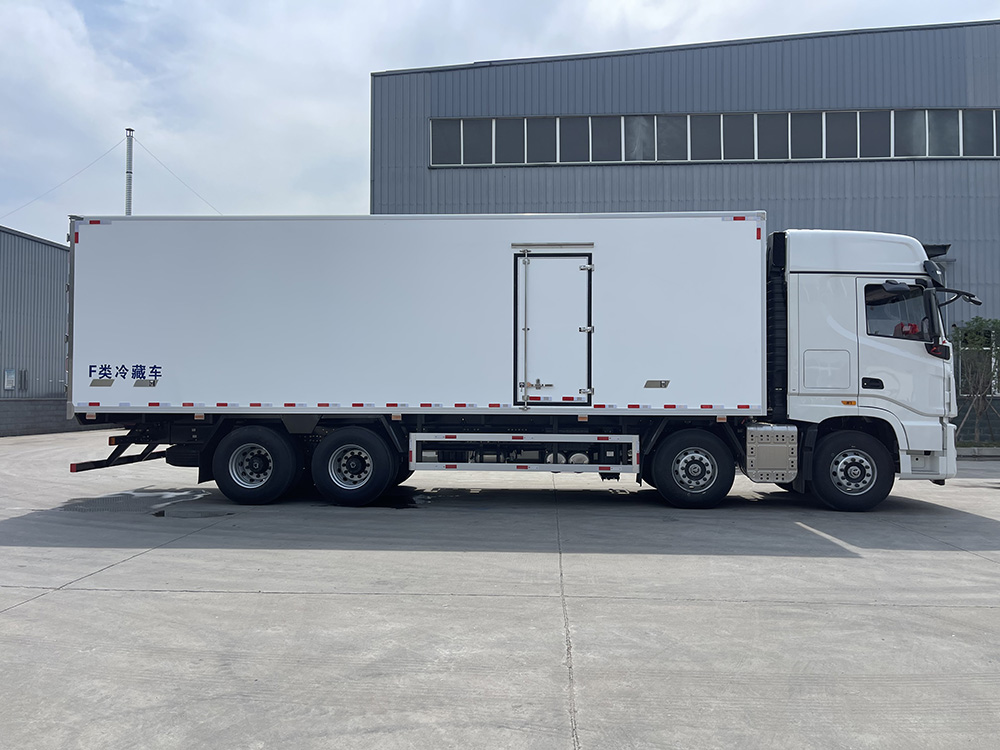 （厢长9.5M）东风天龙KX旗舰版冷藏车  