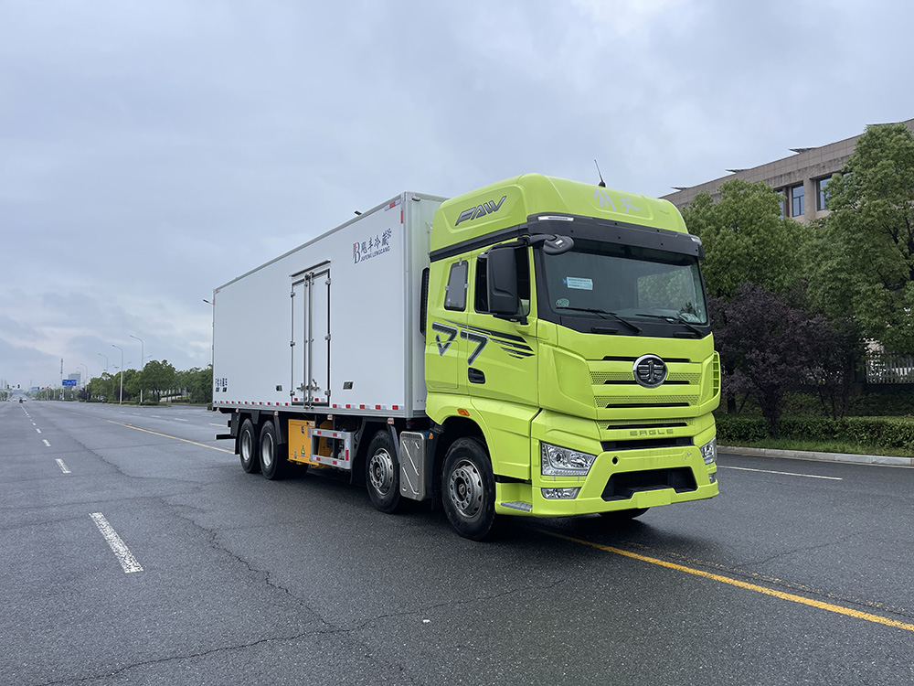 （厢长9.5M）解放J7冷藏车