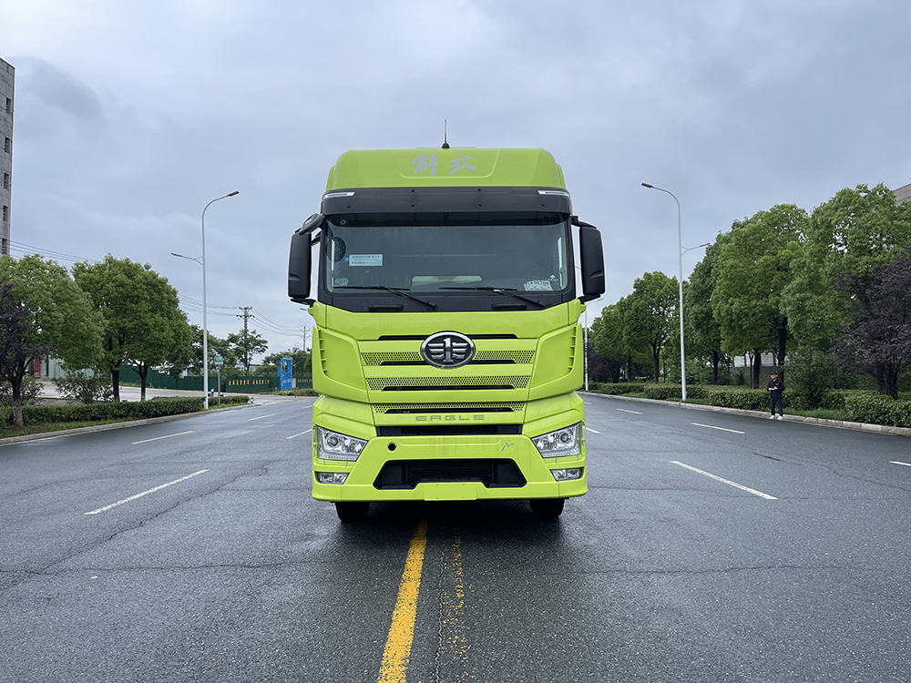 （厢长9.5M）解放J7冷藏车