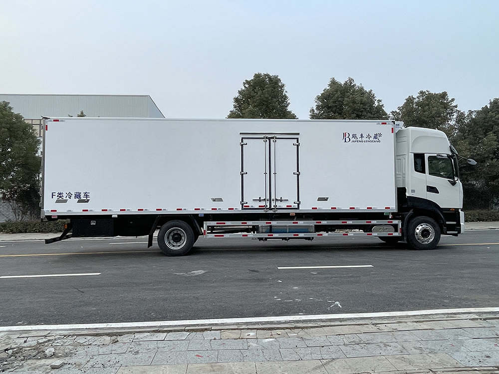 （厢长9.6M）单桥东风天锦plus冷藏车
