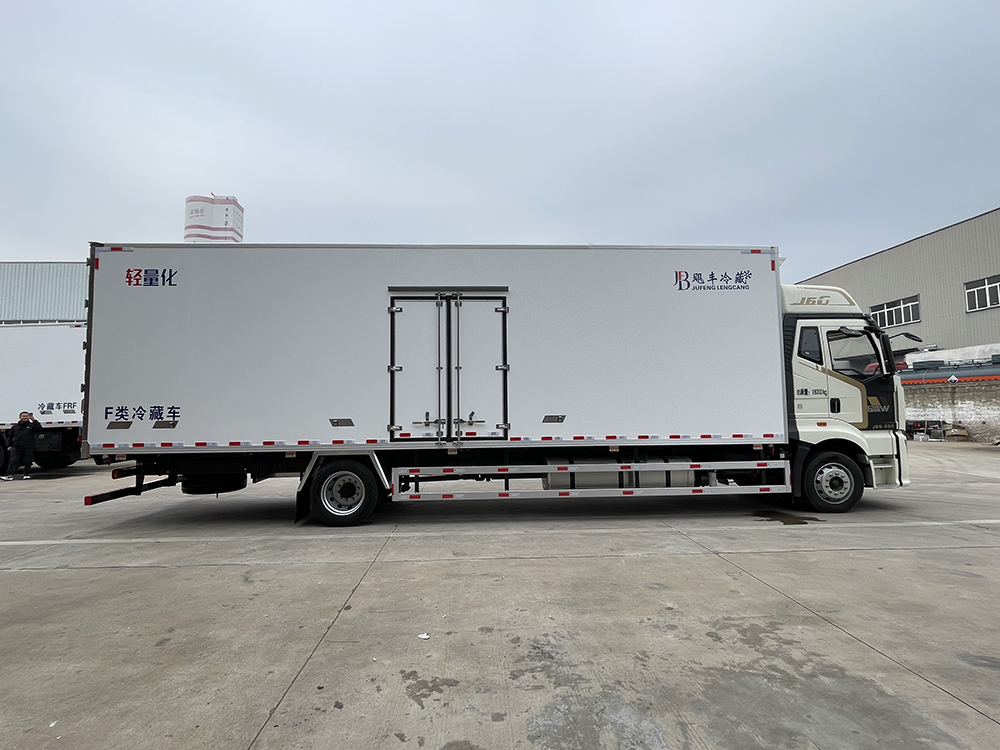 （厢长9.6M）单桥解放J6G冷藏车