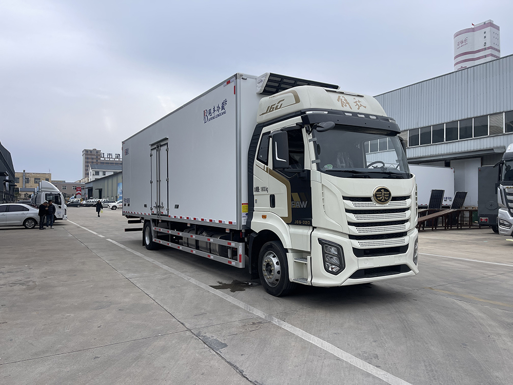 （厢长9.6M）单桥解放J6G冷藏车