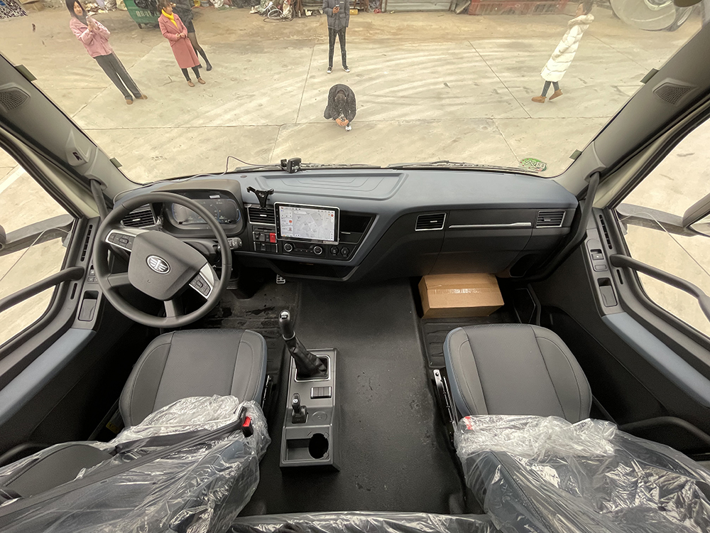 （厢长9.6M）单桥解放J6G冷藏车