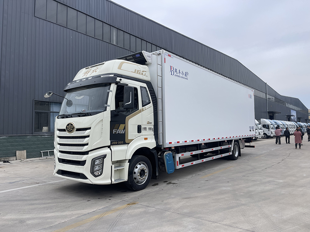 （厢长9.6M）单桥解放J6G冷藏车