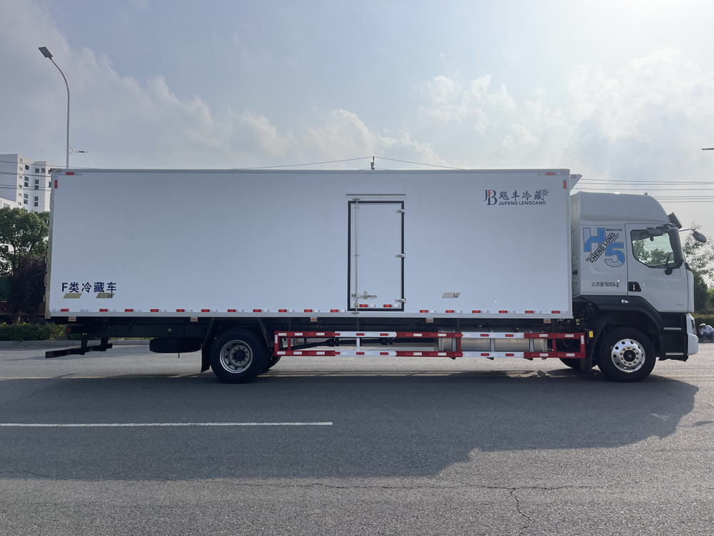 （厢长9.6M）单桥柳汽乘龙H5冷藏车