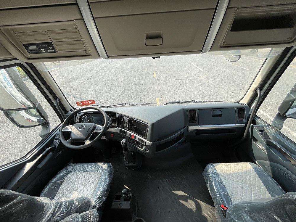 （厢长9.6M）单桥柳汽乘龙H5冷藏车