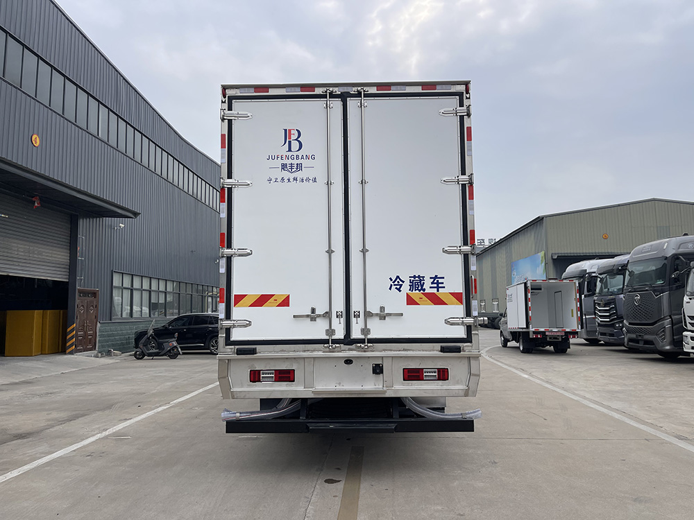 （厢长7米8）福田欧曼EST三轴鲜活水产品运输车