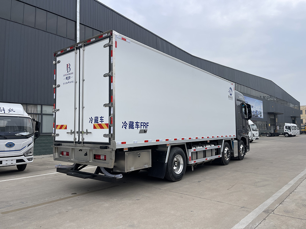 （厢长7米8）福田欧曼EST三轴鲜活水产品运输车