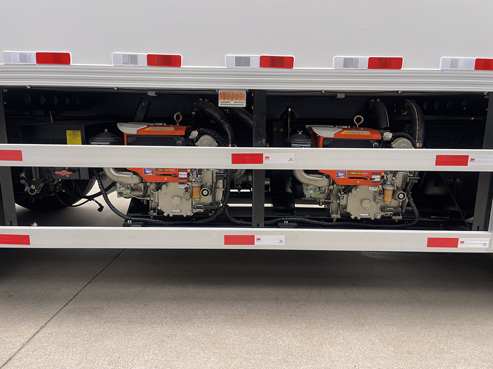 （厢长7米8）福田欧曼EST三轴鲜活水产品运输车