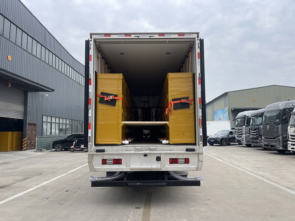 （厢长7米8）福田欧曼EST三轴鲜活水产品运输车