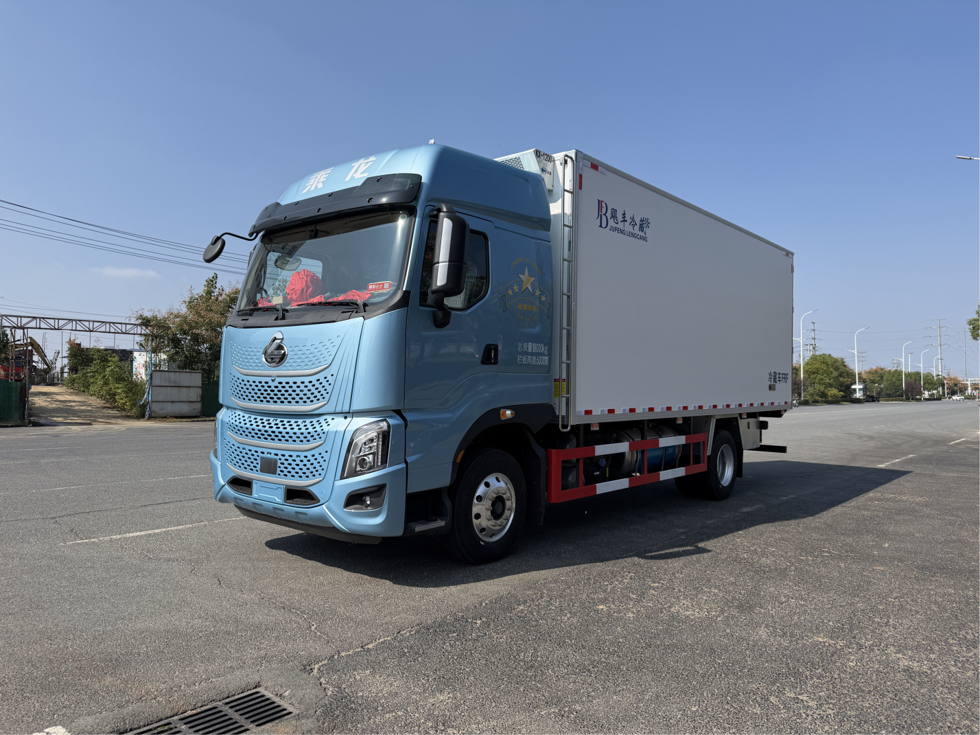 柳汽乘龙H7Pro 6米8冷藏车 —— 轻量化设计，实力打造高效冷链运输新标杆！