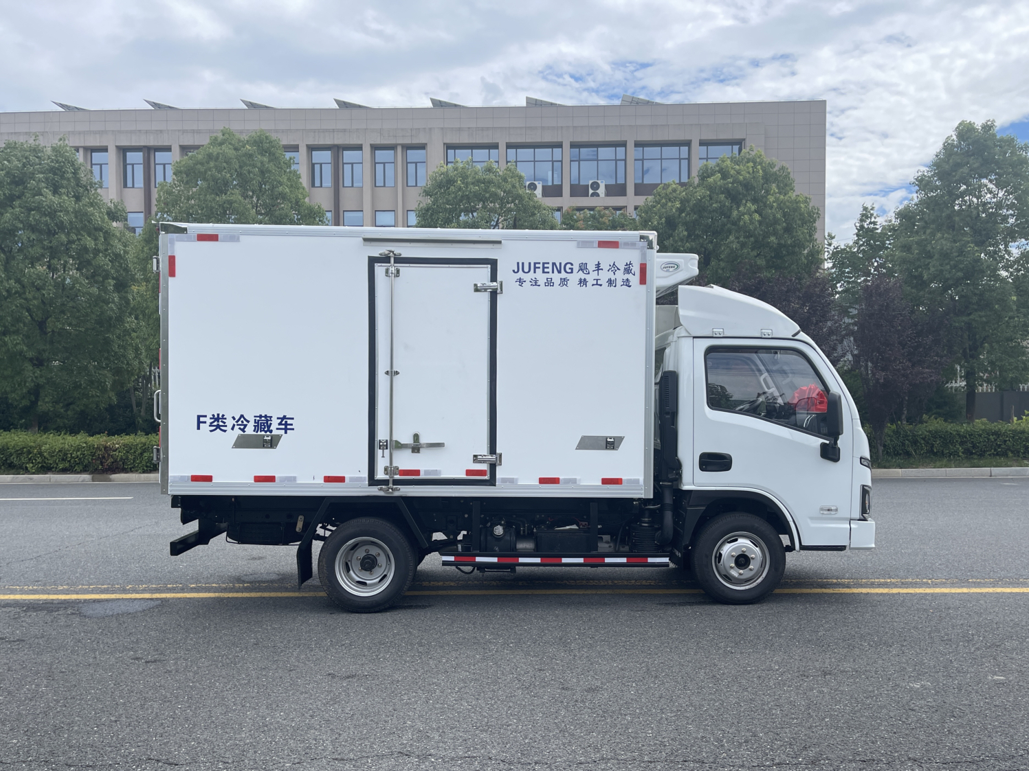 3米2上汽跃进福运S80冷藏车——小型冷藏车短途冷链运输首选