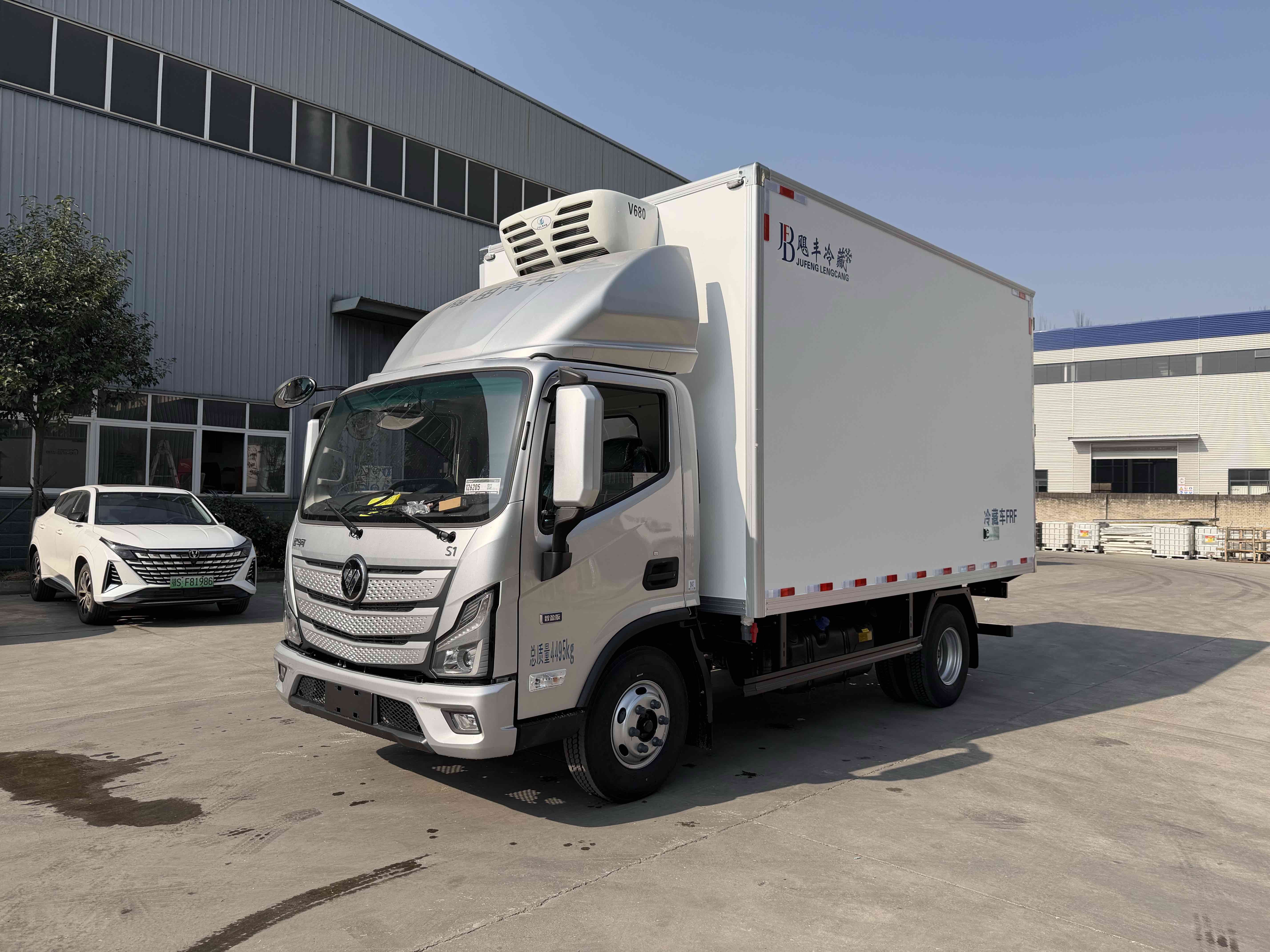 蓝牌动力王！福田欧马可210马力肉钩冷藏车价格配置-C证直开拉80头白条