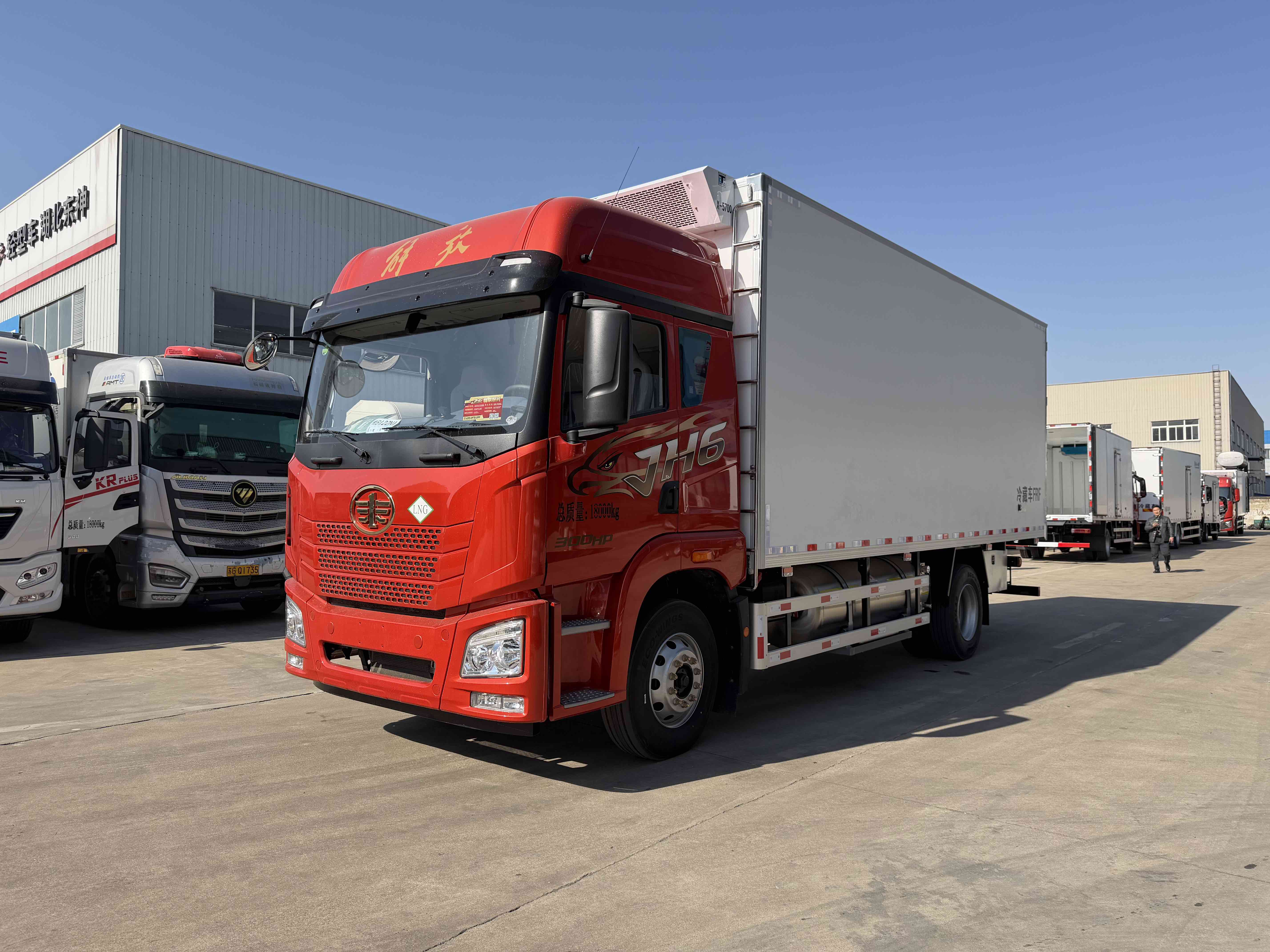 解放JH6冷藏车作为6米8级别的市场主力车型，凭借天然气动力的天然优势，正成为中长途冷链运输的首选。