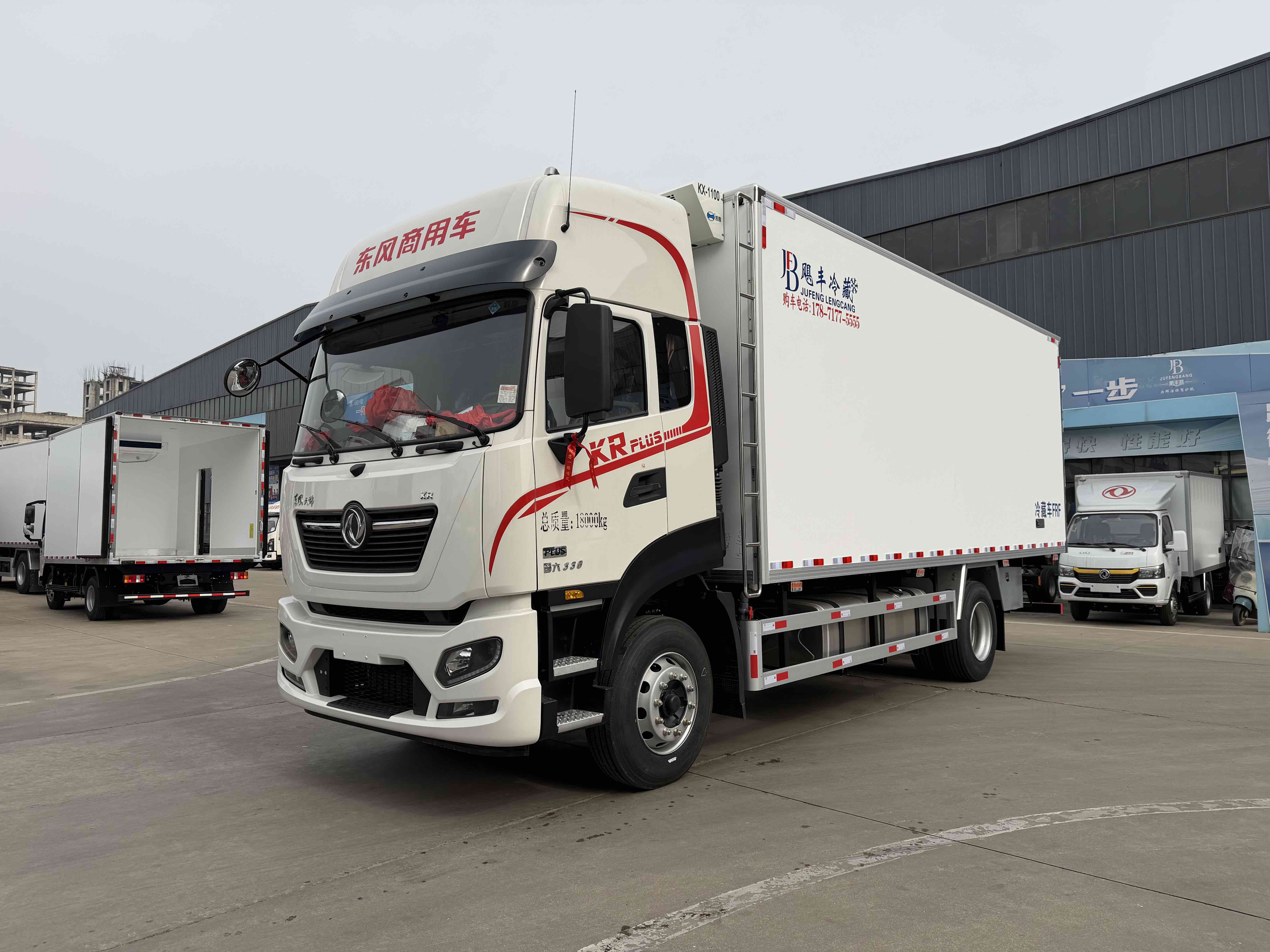 东风天锦PLUS 6米8冷藏车，康明斯330马力演绎冷链物流诗篇