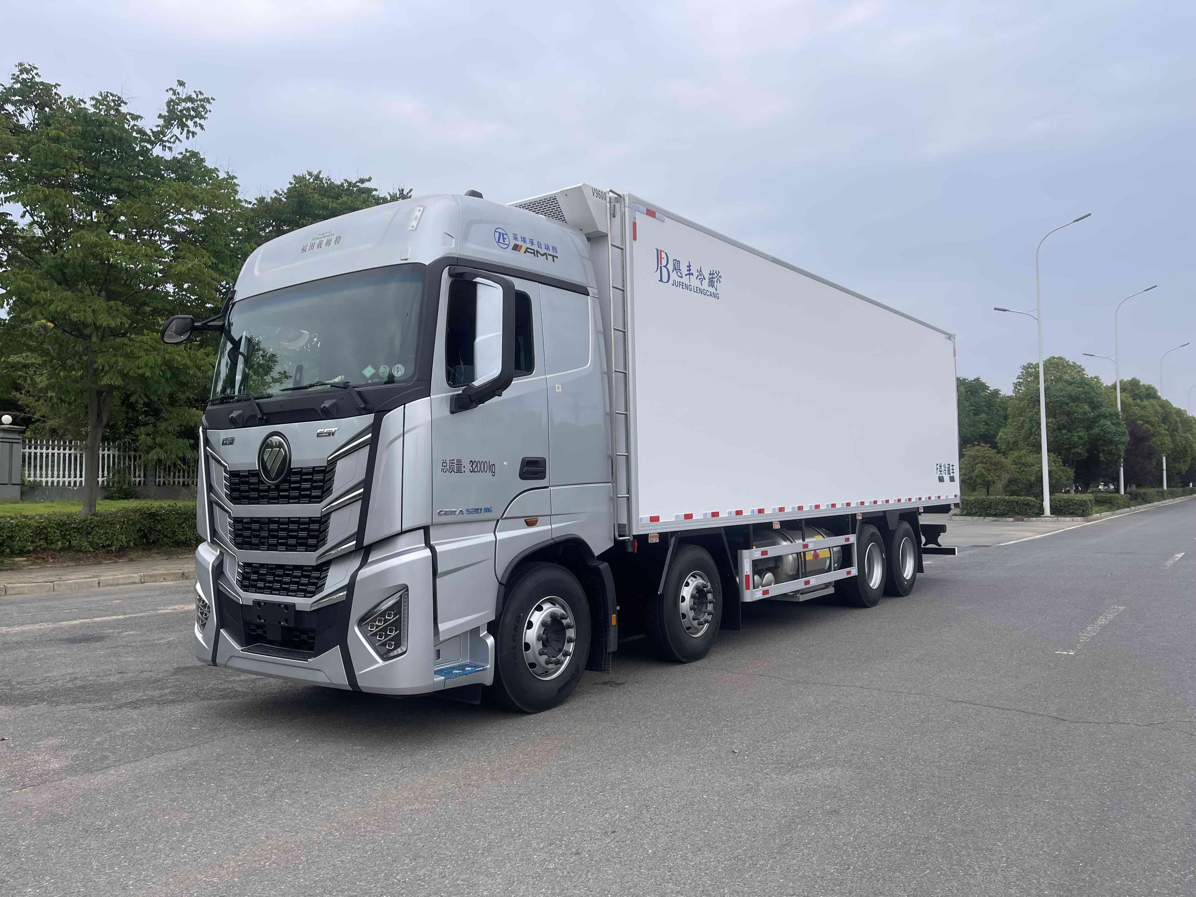 随州飓丰厂家推荐：福田欧曼EST星辉版9米6天然气冷藏车，康机530马力助力冷链降本增效