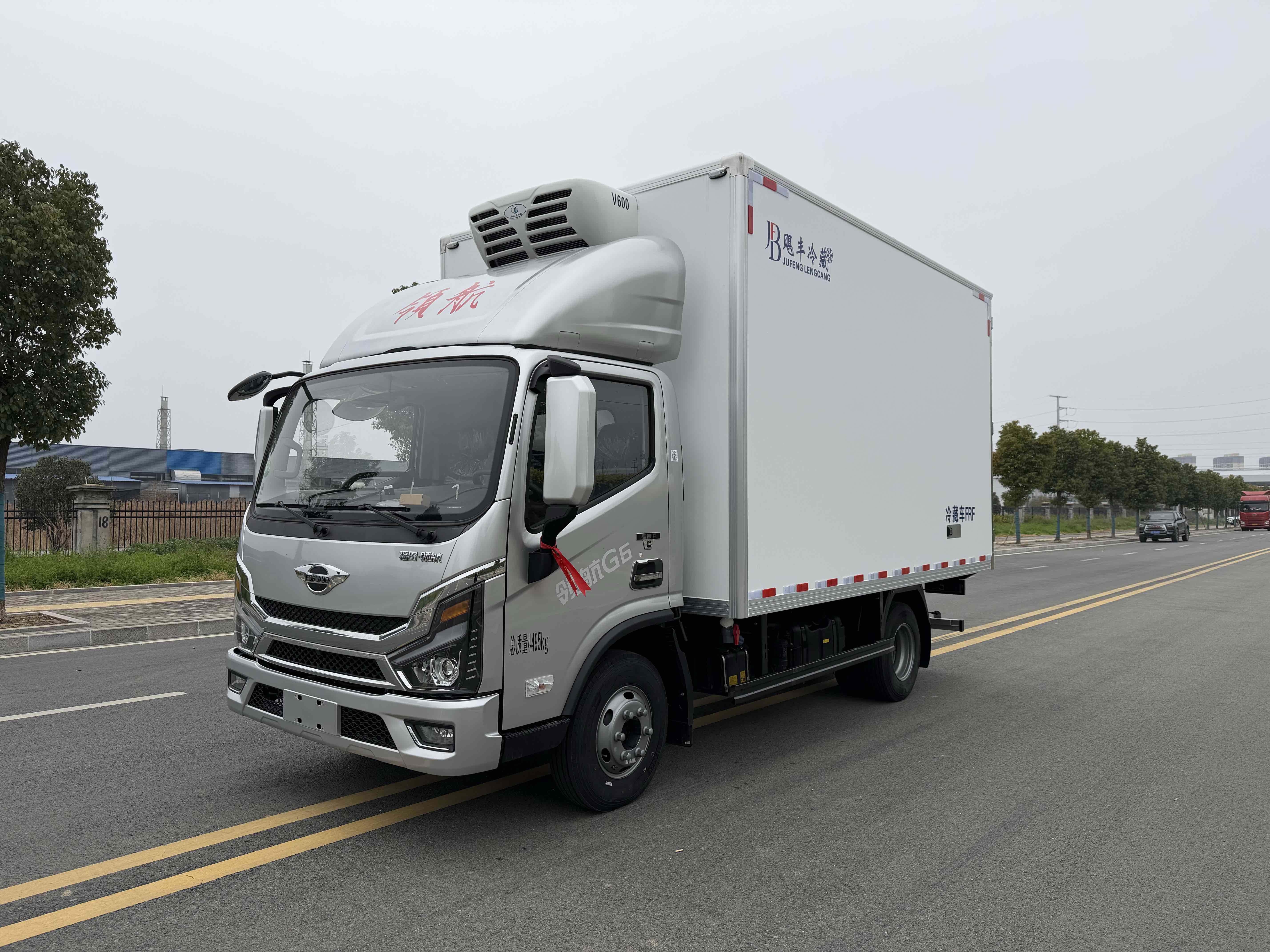 福田时代领航4米2蓝牌宽体冷藏车价格，康明斯163马力城配运输王