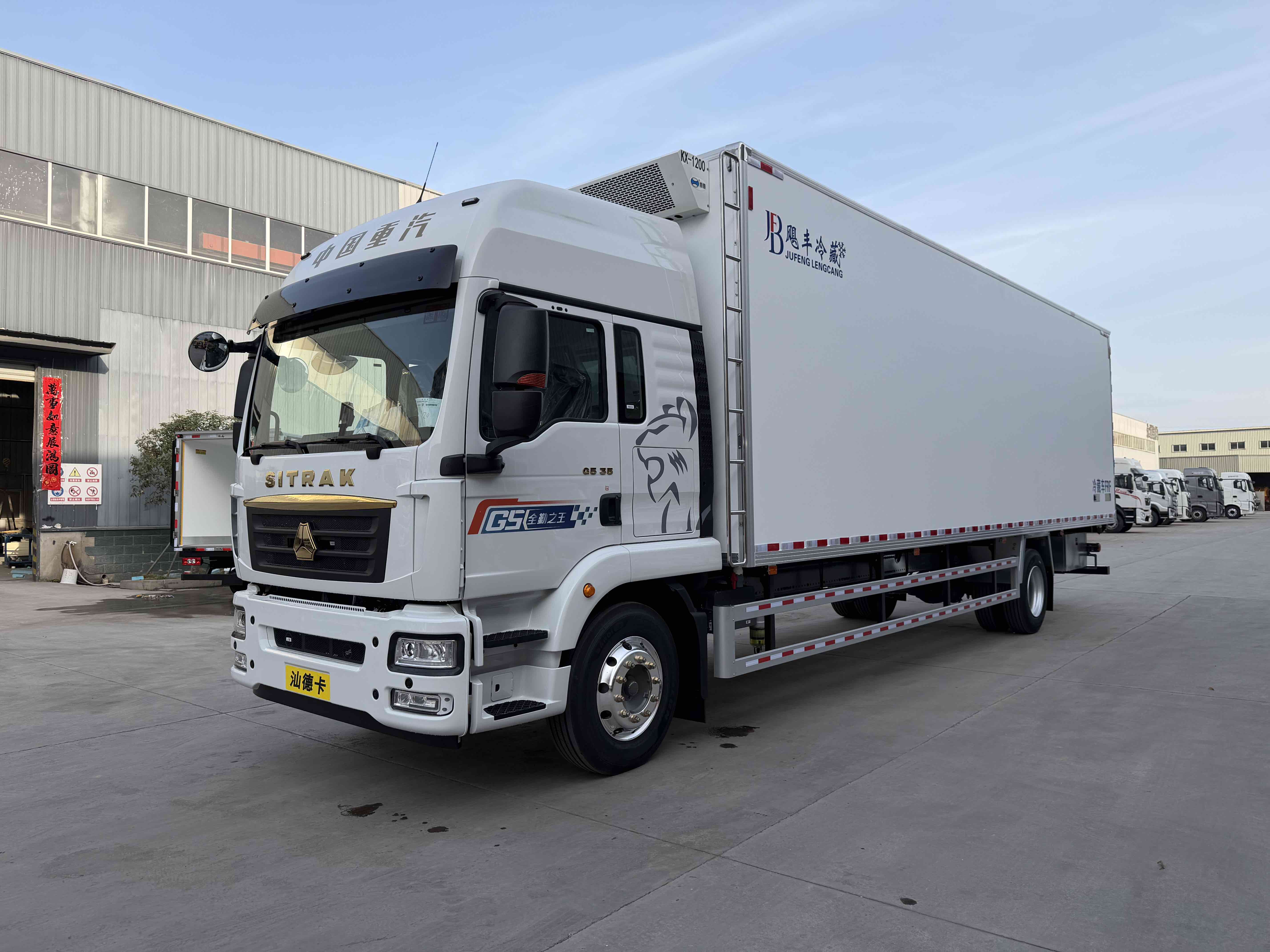 随州冷藏车厂家直销：汕德卡G5大单桥9.6米轻量化冷藏车，曼动力350马力合规拉10吨