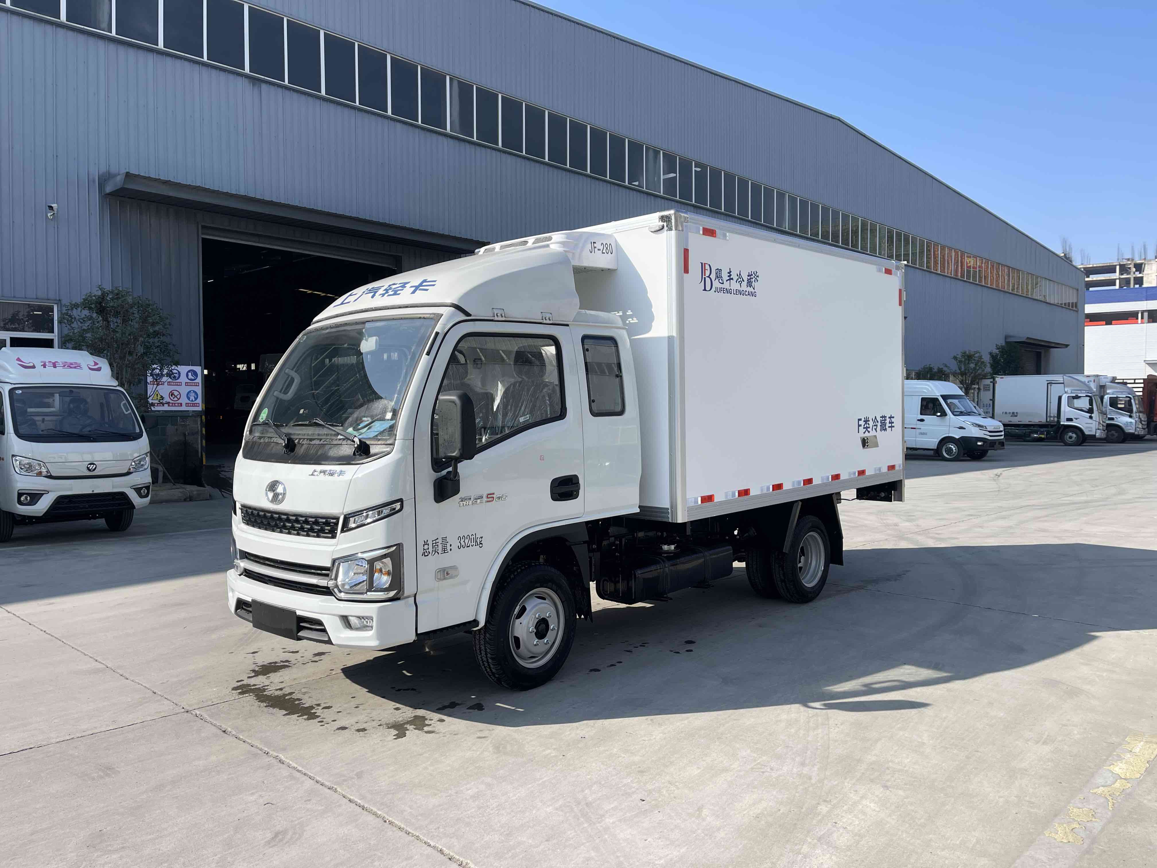 深度解析上汽跃进蓝牌冷藏车带卧铺的小型冷藏车
